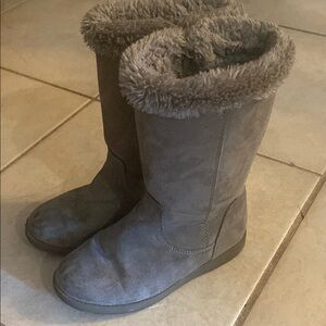 Cat & Jack Gray Mid-Calf Boots with Fur Lining